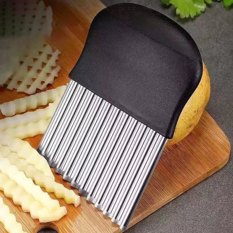 coupe frite manuel sur planche découper
