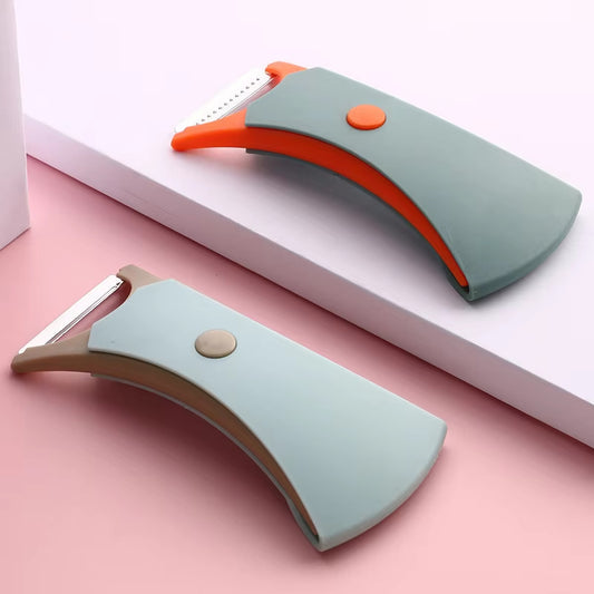 Épluche carotte deux couleurs éplucheur sur comptoir cuisine