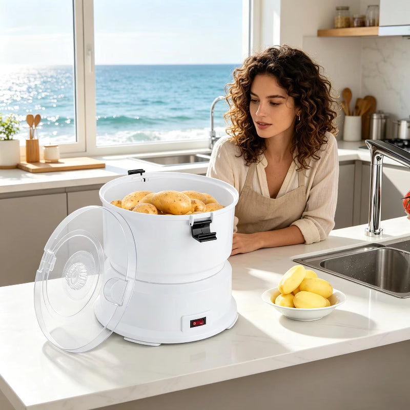 Eplucheur pomme de terre dame relaxe pendant épluchage