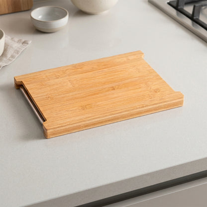 Planche à découper bambou sur comptoir cuisine
