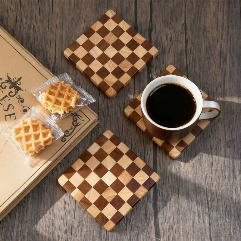 planche a découper damier café sur planche comme sous-verre