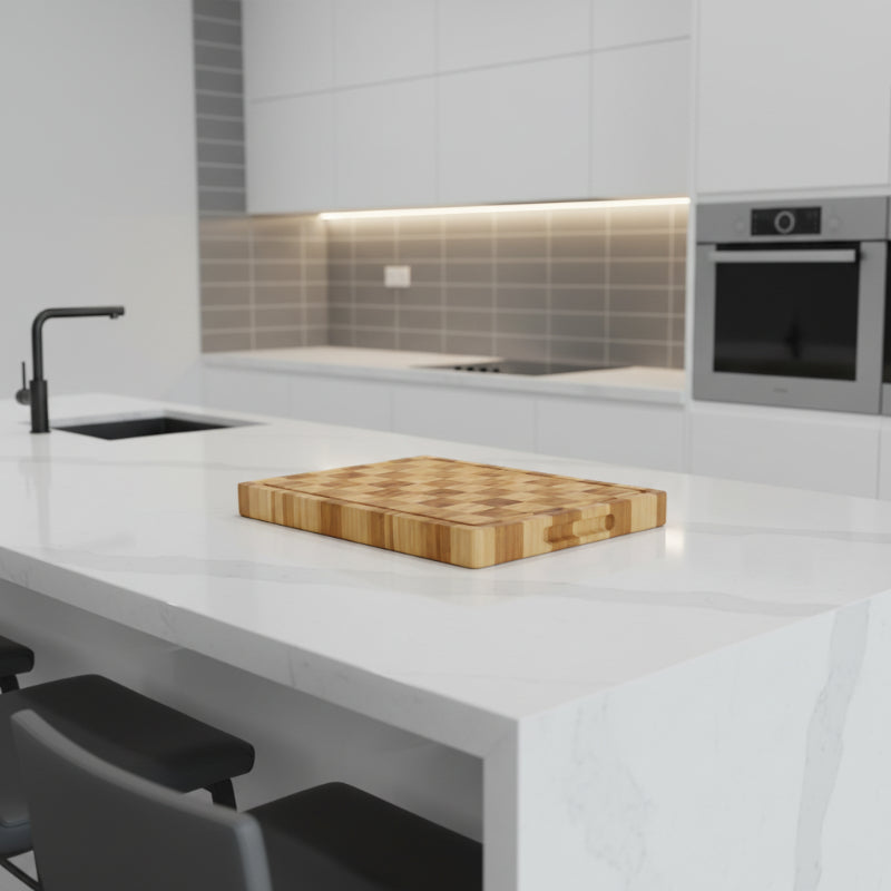 planche a decouper damier joli pratique sur ilot cuisine