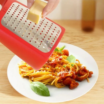 Rape fromage râper fromage sur assiette spaghettis
