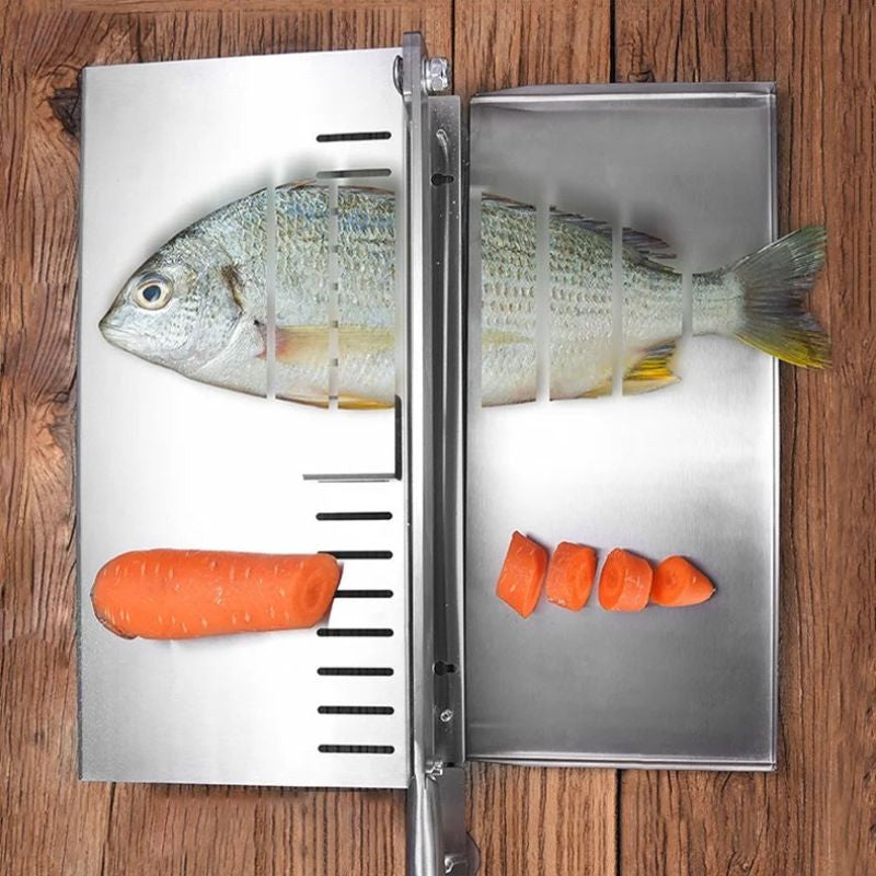 Trancheuse à jambon poisson carotte sur plan travail
