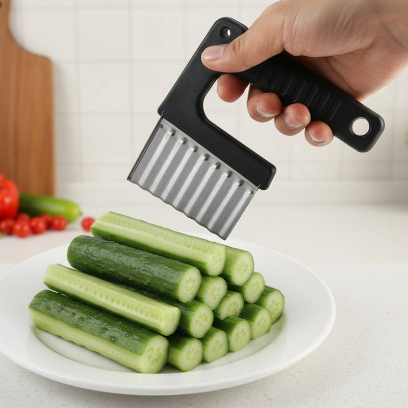coupe frite manuel avec assiette concombre