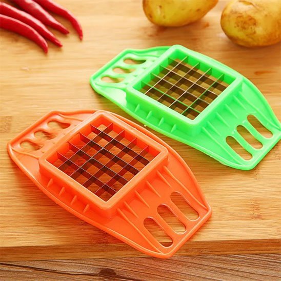 Coupe frite manuel compacte sur le comptoir de la cuisine