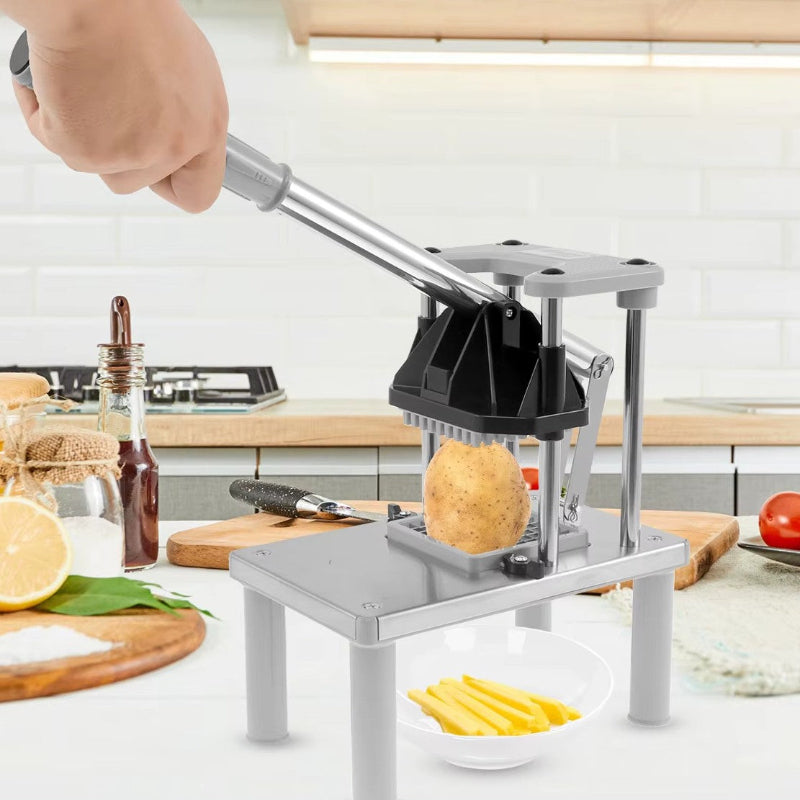 coupe frite professionnel personne préparant frite maison rapidement