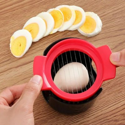 Coupe oeuf tranche délicatement