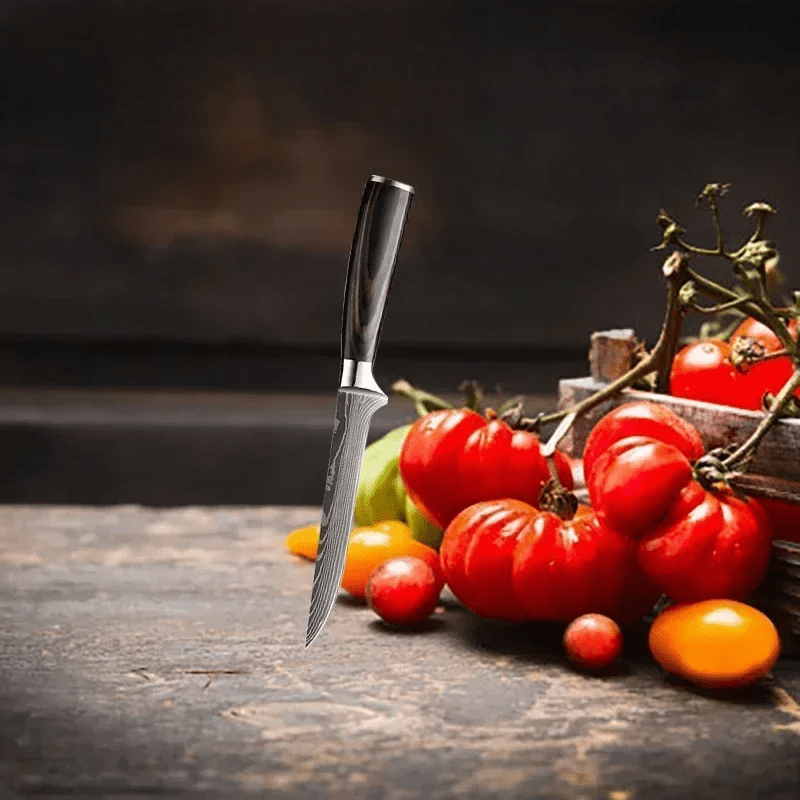 couteau cuisine Damas debout avec tomates