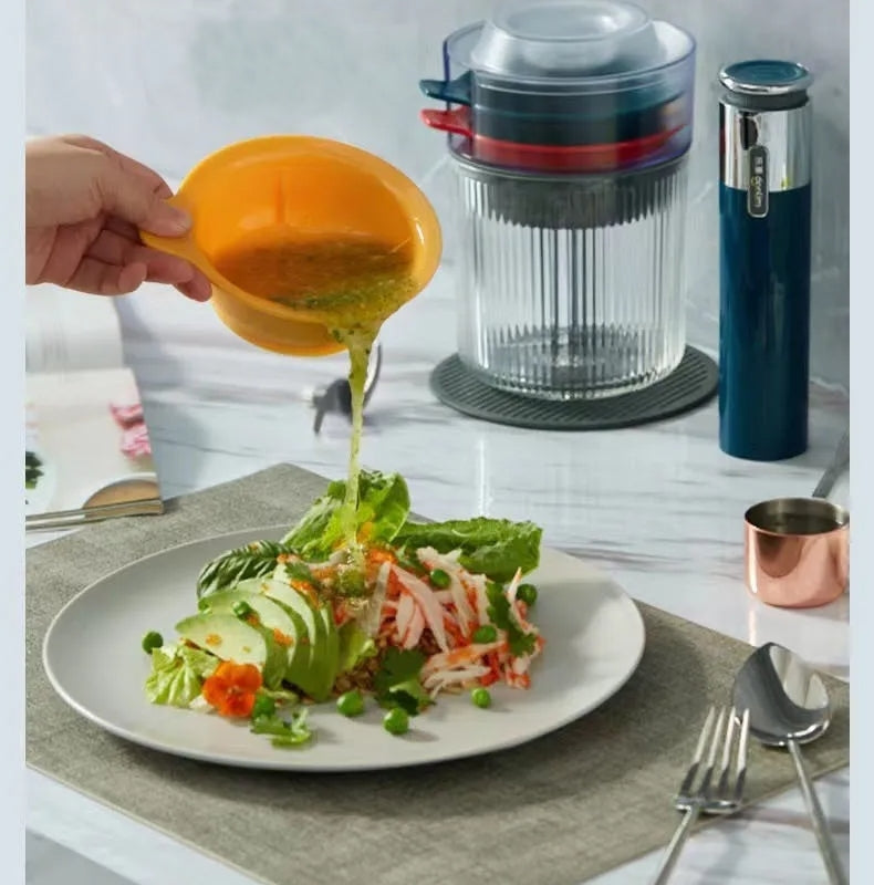 hhachoir à viande électrique faisant sauce salade