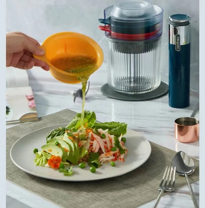 hhachoir à viande électrique faisant sauce salade