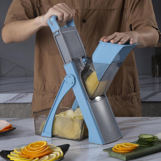 mandoline alliee homme montrant guide protection