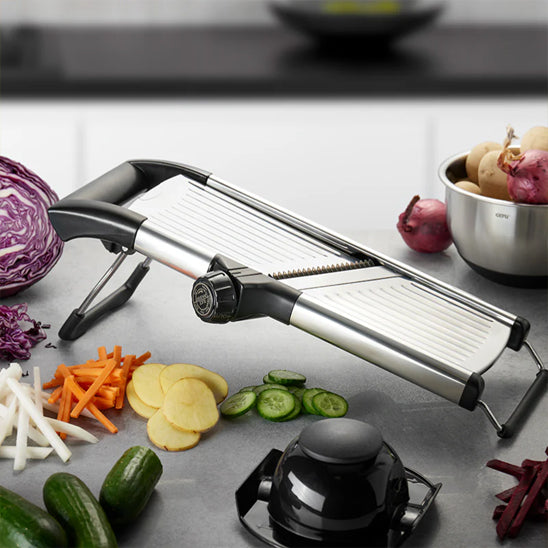 mandoline japonaise indispensable avec legume sur comptoir