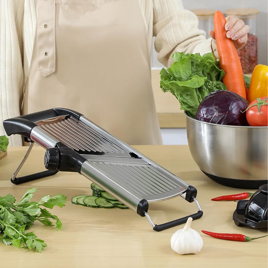 mandoline japonaise indispensable sur comptoir avec bol legumes