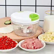 mini hachoir pour viande avec bols aliments hachés