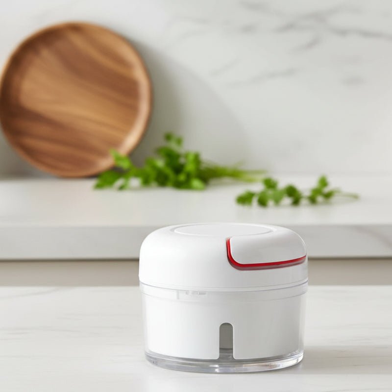 mini hachoir pour viande compacte sur comptoir cuisine