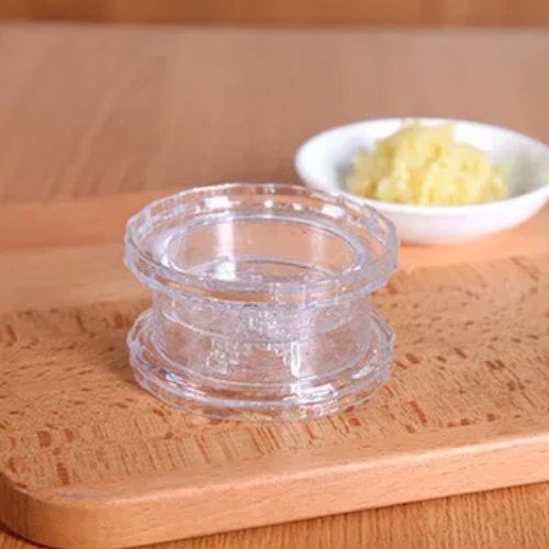 presse a ail sur compacte avec ail haché