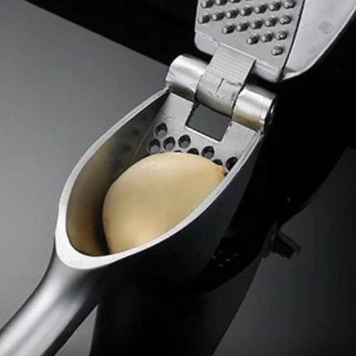 presse a ail déposer gousse dans compartiment sans soucis