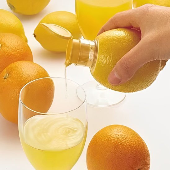 Presse agrume pour extraire le jus directement sur le fruit