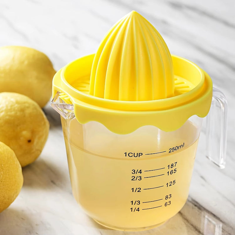 presse agrume tasse transparente graduée sur comptoir