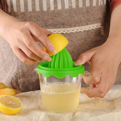 Presse agrume tasse transparente récoltant jus citron