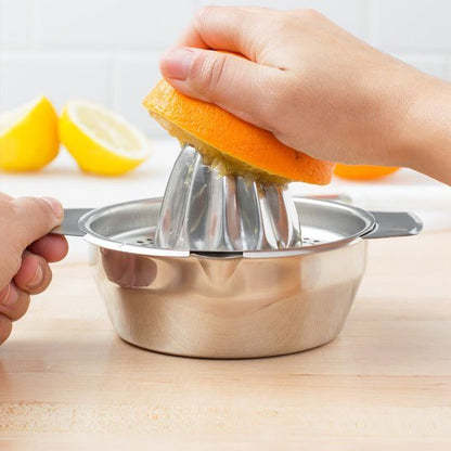 Presse agrumes préparer un jus d'orange en pressant des oranges sans effort