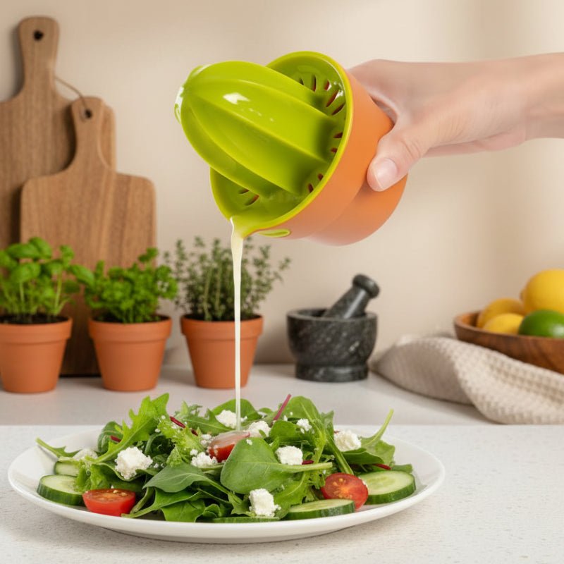 presse agrumes verser jus citron sur salade