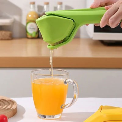 Presse citron manuel presser des oranges pour jus dans verre