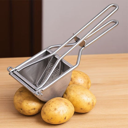 Presse purée sur comptoir avec pommes de terre