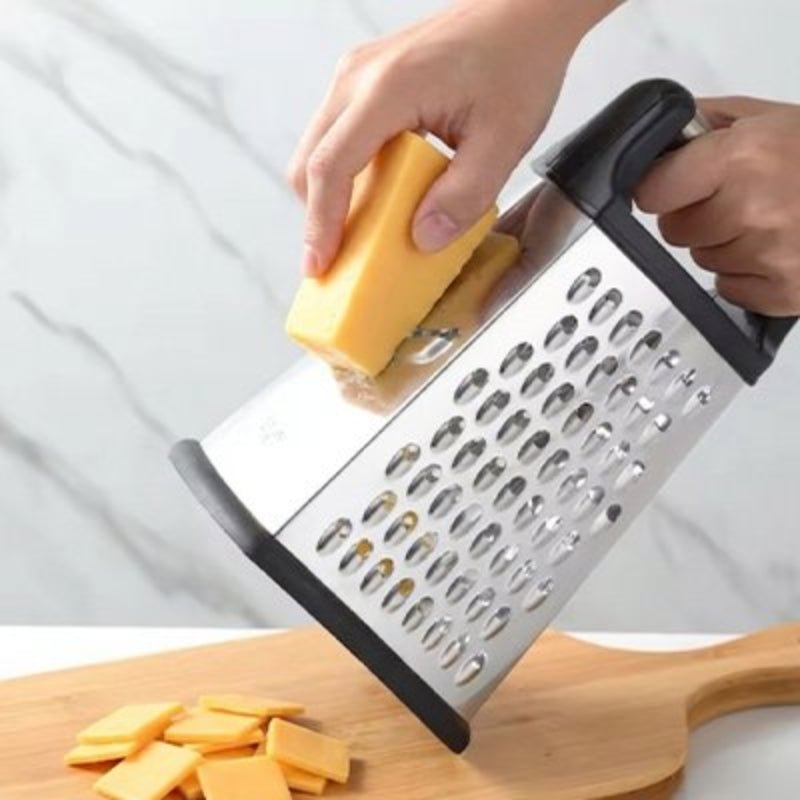 Rape a fromage râpant côté faisant des lisières