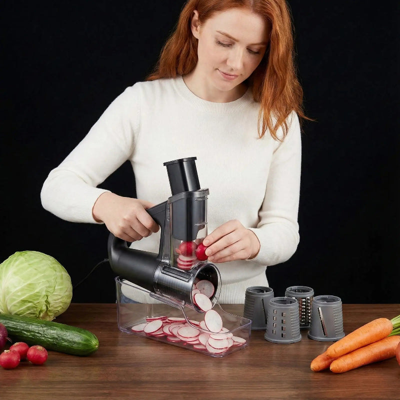 râpe à légumes électrique femme tranchant radis parfaitement
