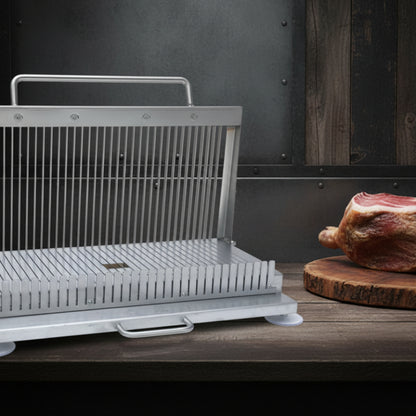 trancheuse a jambon sur comptoir cuisine avec jambon planche découper