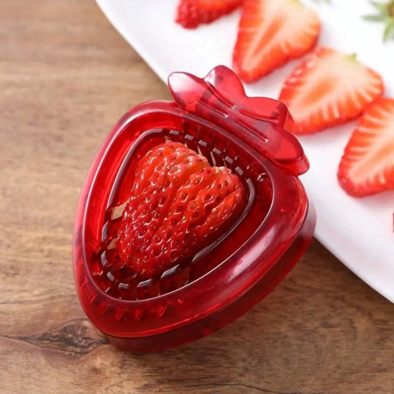 trancheuse sur comptoir avec assiette décorative tranches fraises