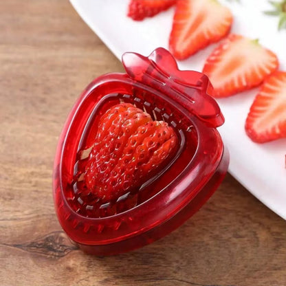 trancheuse sur comptoir avec assiette décorative tranches fraises