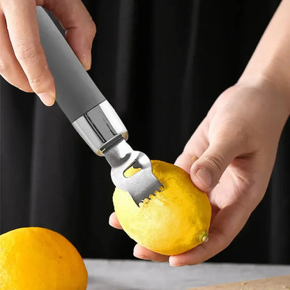 zesteur citron avec ses cinq trous très affutés