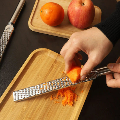 zesteur indispensable pour zester des carottes aisément