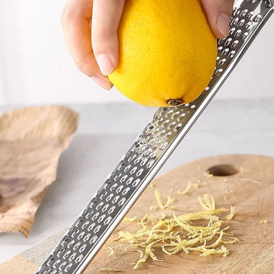 Zesteur pour libérer les huiles parfumées et le zeste du citron