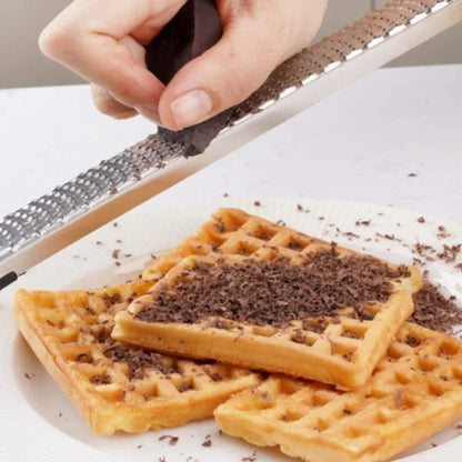 zesteur râper chocolat en mince copeaux