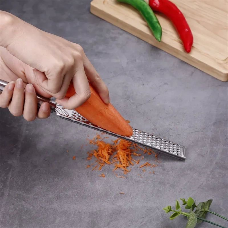 zesteur râper carottes en mince copeaux